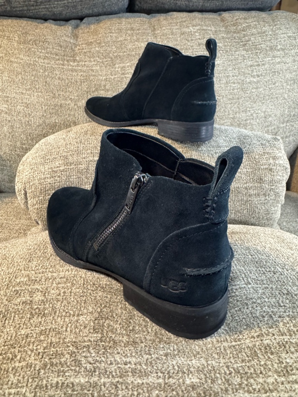 UGG Women's Aureo Black Ankle Boot with Side Zip Size 9 - Picture 12 of 12